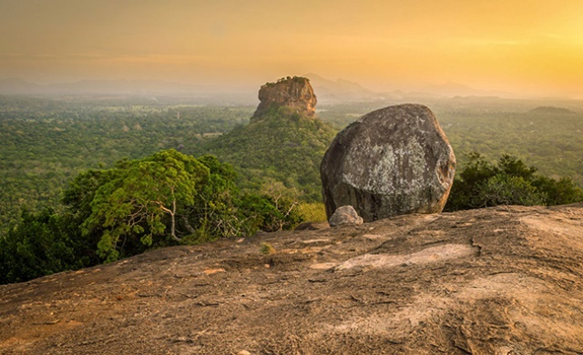 Hike Pidurangala Rock